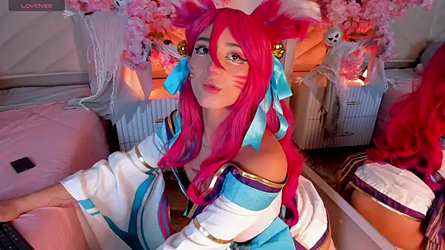 Snapshot of miia__baker chatting on 10.31.25 miia baker online show from 10.31.25