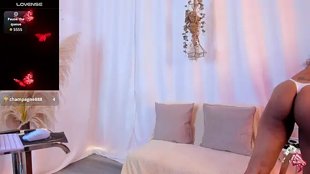 Snapshot of Helena-Fits chatting on 09.25.25 Helena-Fits online show from 09.25.25