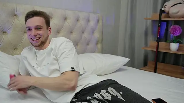  Eva Lee online show from 02.21.25