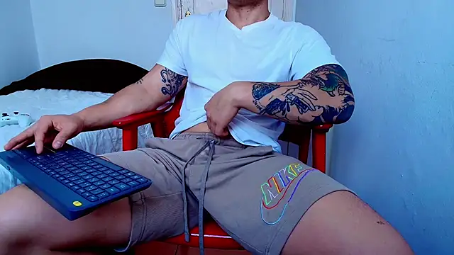 Snapshot of juandking chatting on 11.19.25 juandking online show from 11.19.25