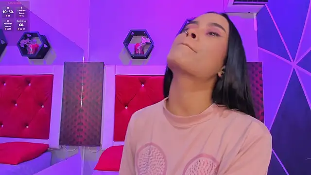 Snapshot of Karoll014 chatting on 09.29.25 Karoll014 online show from 09.29.25