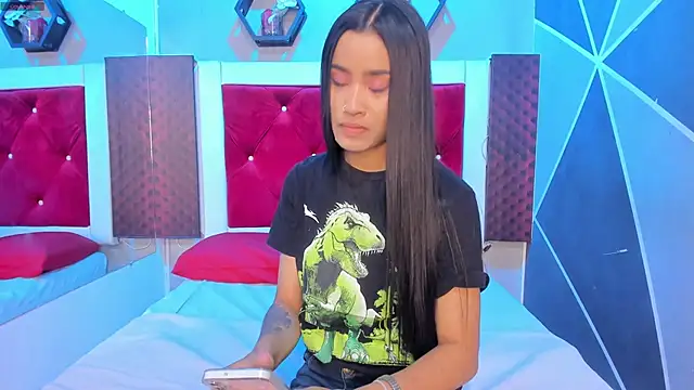 Snapshot of Karoll014 chatting on 10.01.25 Karoll014 online show from 10.01.25