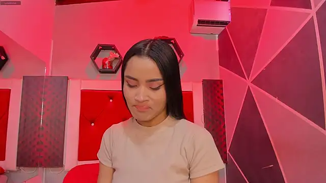 Snapshot of Karoll014 chatting on 10.03.25 Karoll014 online show from 10.03.25