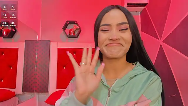 Snapshot of Karoll014 chatting on 10.04.25 Karoll014 online show from 10.04.25