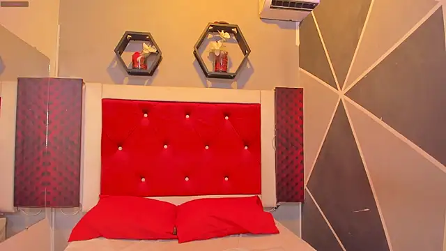 Snapshot of Karoll014 chatting on 10.07.25 Karoll014 online show from 10.07.25