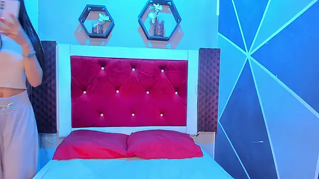 Snapshot of Karoll014 chatting on 10.10.25 Karoll014 online show from 10.10.25