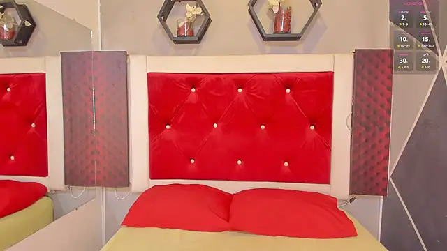 Snapshot of Karoll014 chatting on 10.16.25 Karoll014 online show from 10.16.25