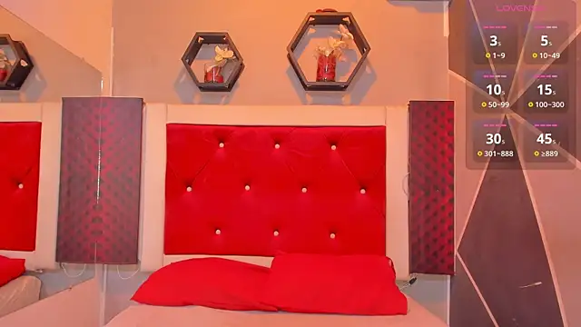 Snapshot of Karoll014 chatting on 10.20.25 Karoll014 online show from 10.20.25