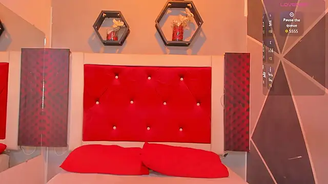 Snapshot of Karoll014 chatting on 10.21.25 Karoll014 online show from 10.21.25