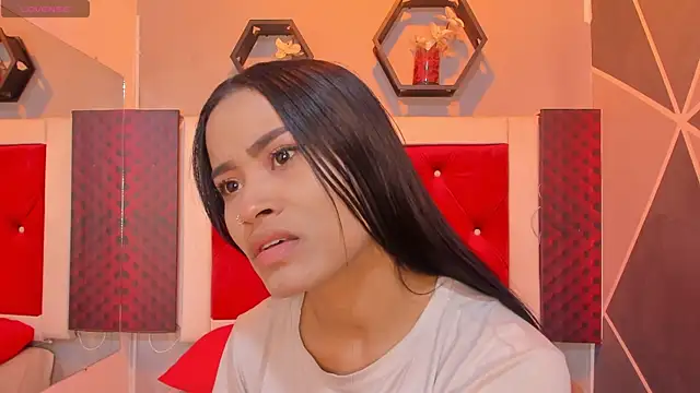 Snapshot of Karoll014 chatting on 10.24.25 Karoll014 online show from 10.24.25