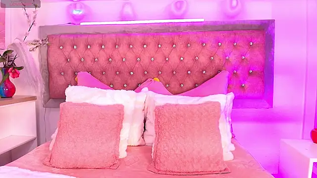 Tayzon Foxxx online show from 10.26.25