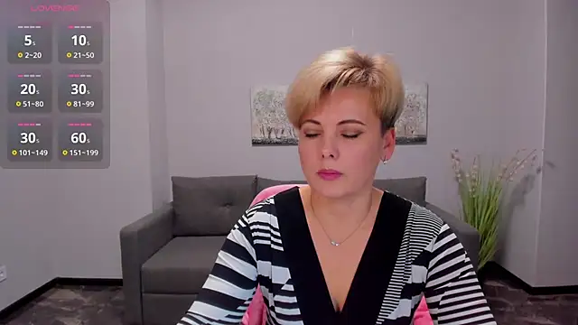 Snapshot of Julia_Wilsone chatting on 12.11.24 Julia Wilsone online show from 12.11.24