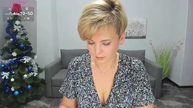 Snapshot of Julia_Wilsone chatting on 12.22.24 Julia Wilsone online show from 12.22.24