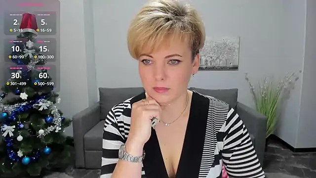 Snapshot of Julia_Wilsone chatting on 12.23.24 Julia Wilsone online show from 12.23.24