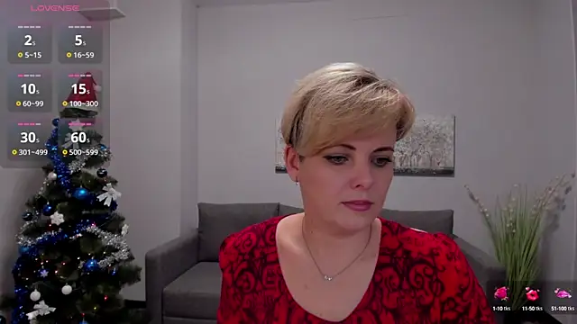 Snapshot of Julia_Wilsone chatting on 12.25.24 Julia Wilsone online show from 12.25.24