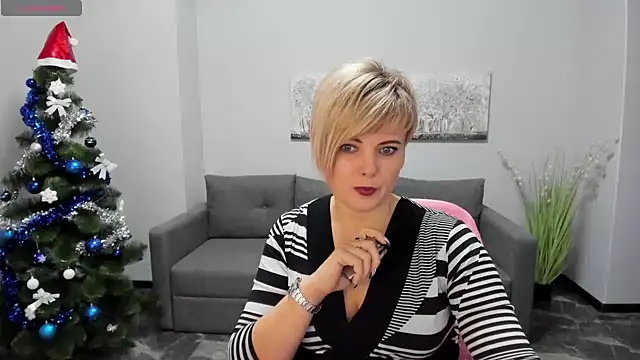 Snapshot of Julia_Wilsone chatting on 12.27.24 Julia Wilsone online show from 12.27.24