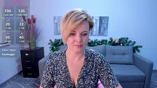 Snapshot of Julia_Wilsone chatting on 01.05.25 Julia Wilsone online show from 01.05.25