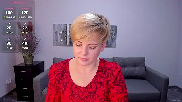 Snapshot of Julia_Wilsone chatting on 01.12.25 Julia Wilsone online show from 01.12.25