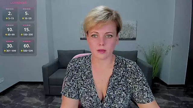 Snapshot of Julia_Wilsone chatting on 01.14.25 Julia Wilsone online show from 01.14.25