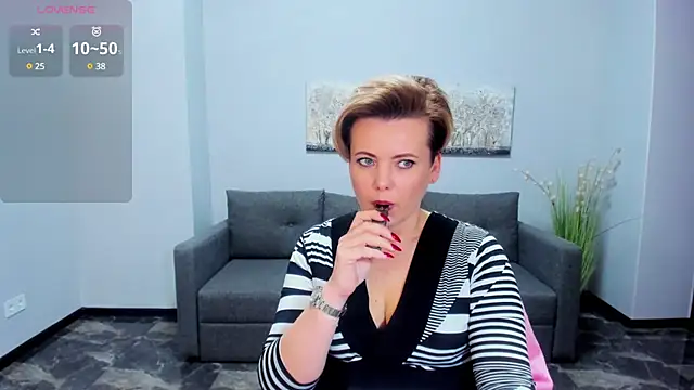 Snapshot of Julia_Wilsone chatting on 02.07.25 Julia Wilsone online show from 02.07.25