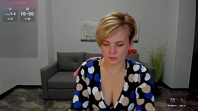Snapshot of Julia_Wilsone chatting on 02.19.25 Julia Wilsone online show from 02.19.25