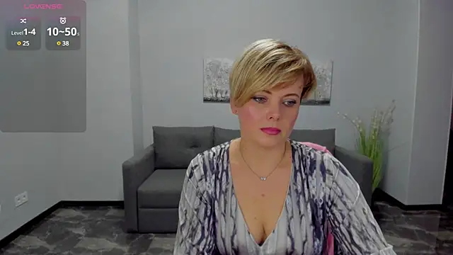 Snapshot of Julia_Wilsone chatting on 02.21.25 Julia Wilsone online show from 02.21.25