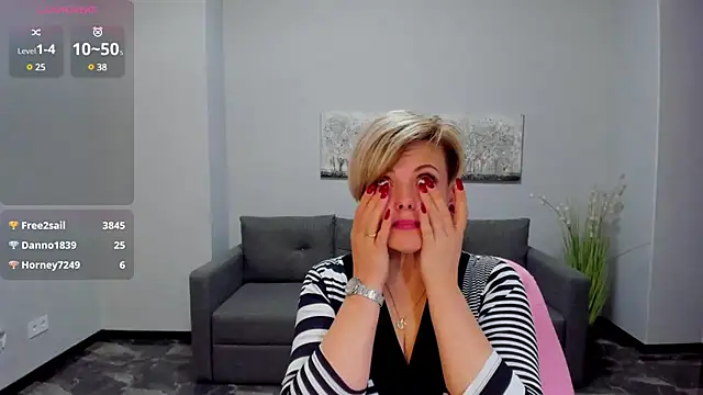 Snapshot of Julia_Wilsone chatting on 03.05.25 Julia Wilsone online show from 03.05.25