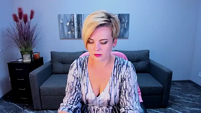 Snapshot of Julia_Wilsone chatting on 09.13.25 Julia Wilsone online show from 09.13.25