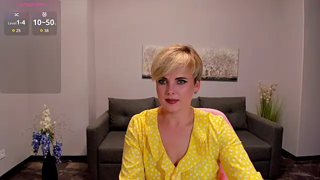 Snapshot of Julia_Wilsone chatting on 09.17.25 Julia Wilsone online show from 09.17.25