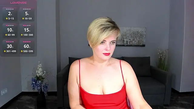 Snapshot of Julia_Wilsone chatting on 09.23.25 Julia Wilsone online show from 09.23.25