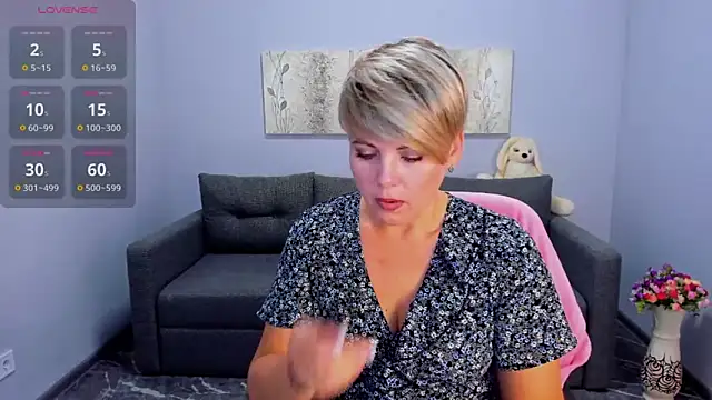 Snapshot of Julia_Wilsone chatting on 10.01.25 Julia Wilsone online show from 10.01.25