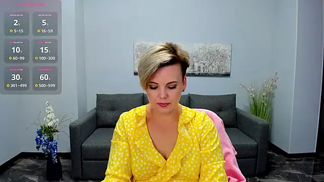 Snapshot of Julia_Wilsone chatting on 10.03.25 Julia Wilsone online show from 10.03.25