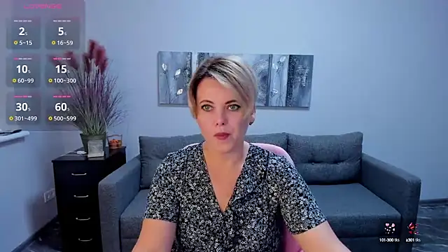 Snapshot of Julia_Wilsone chatting on 10.04.25 Julia Wilsone online show from 10.04.25