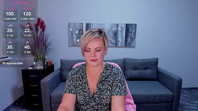 Snapshot of Julia_Wilsone chatting on 10.21.25 Julia Wilsone online show from 10.21.25