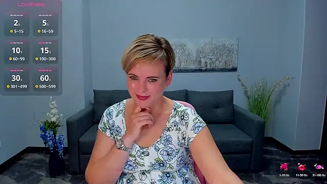 Snapshot of Julia_Wilsone chatting on 11.16.25 Julia Wilsone online show from 11.16.25