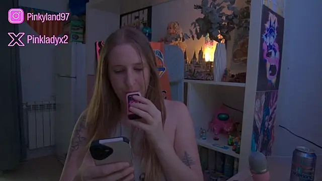 Snapshot of Pinkyladyxxx chatting on 02.21.26 Pinkyladyxxx online show from 02.21.26