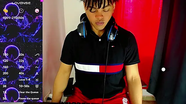 Snapshot of Ares_ttoter chatting on 12.18.24 Ares ttoter online show from 12.18.24