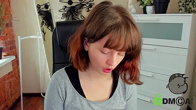 Snapshot of Alina_Mills chatting on 10.07.25 Alina Mills online show from 10.07.25