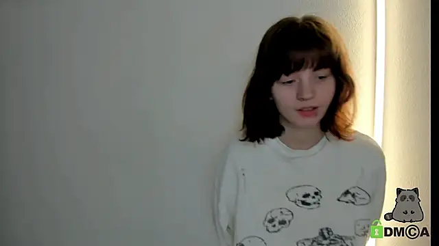 Snapshot of Alina_Mills chatting on 10.20.25 Alina Mills online show from 10.20.25