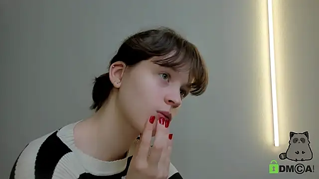 Snapshot of Alina_Mills chatting on 11.04.25 Alina Mills online show from 11.04.25