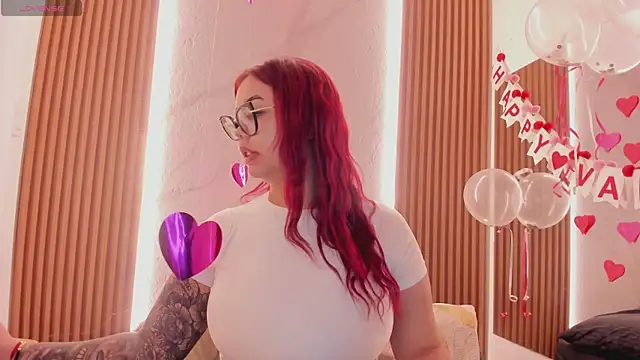 Snapshot of juicy_led_ chatting on 02.15.25 juicy led online show from 02.15.25