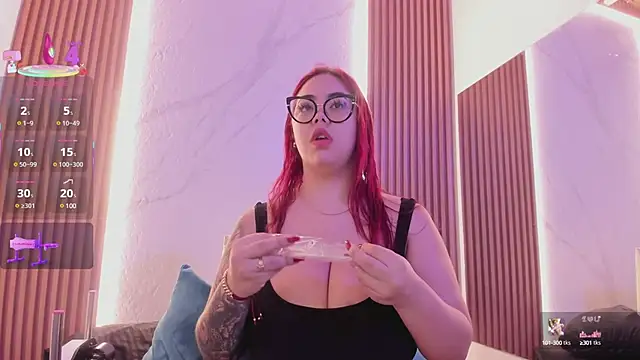 Snapshot of juicy_led_ chatting on 02.19.25 juicy led online show from 02.19.25