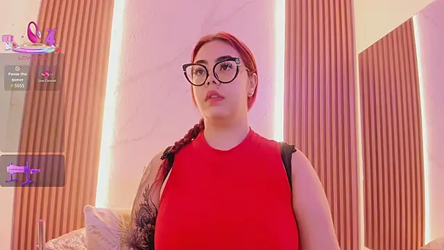 Snapshot of juicy_led_ chatting on 02.25.25 juicy led online show from 02.25.25