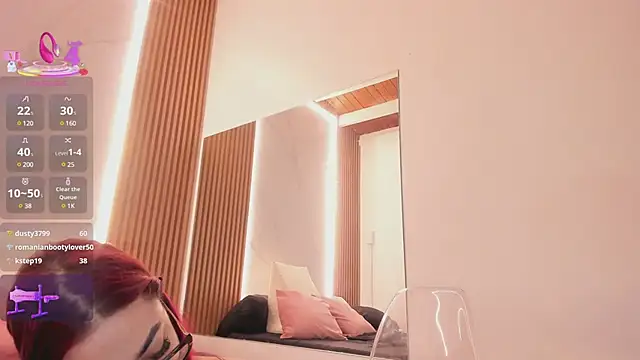 Snapshot of juicy_led_ chatting on 03.03.25 juicy led online show from 03.03.25