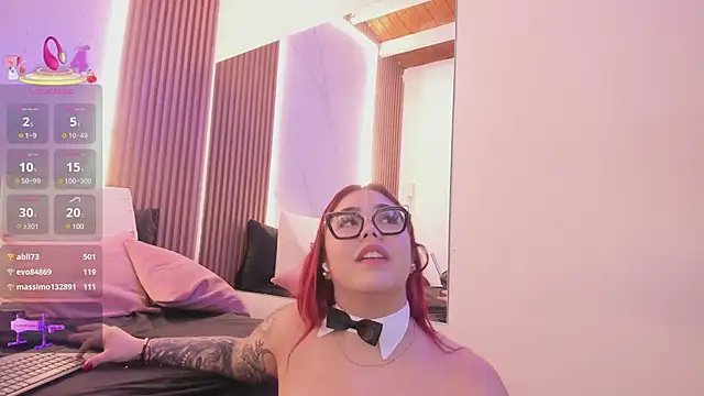 Snapshot of juicy_led_ chatting on 03.07.25 juicy led online show from 03.07.25