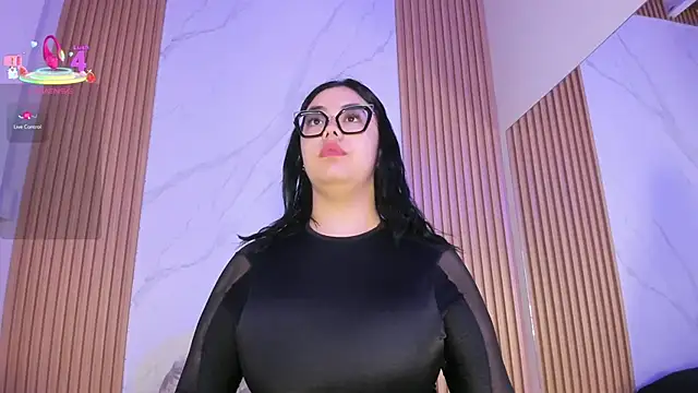 Snapshot of juicy_led_ chatting on 11.07.25 juicy led online show from 11.07.25