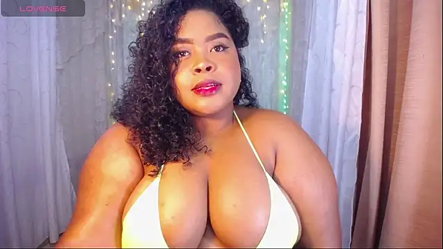 Snapshot of Ana_off_alana chatting on 09.28.25 Ana off alana online show from 09.28.25