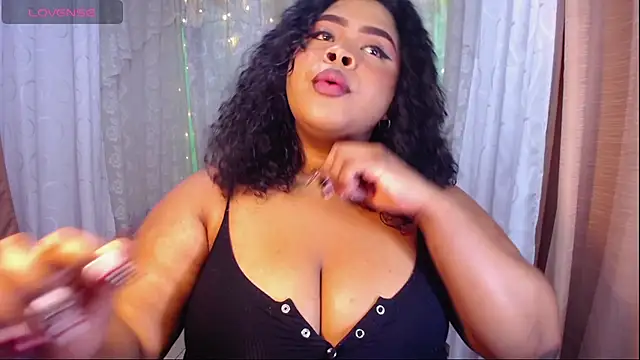 Snapshot of Ana_off_alana chatting on 10.14.25 Ana off alana online show from 10.14.25