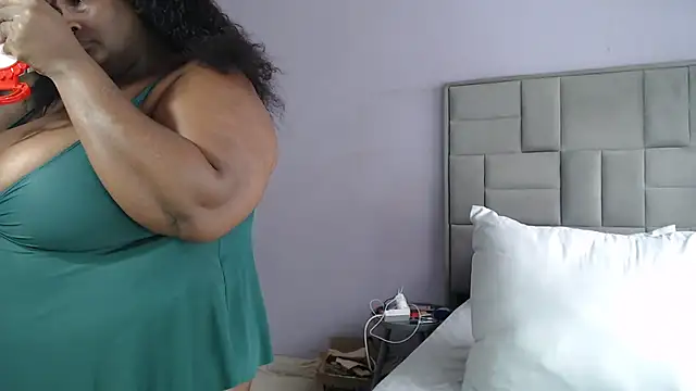 bustytitsxxx online show from 11.24.25