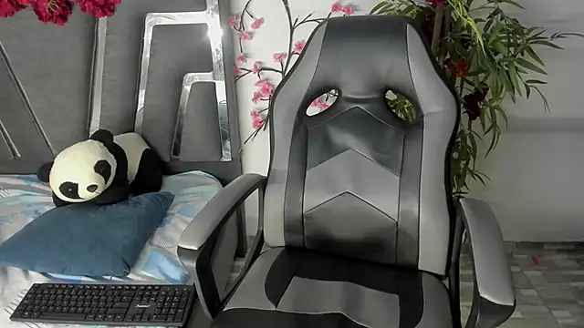 Snapshot of Black_Rose2 chatting on 10.09.25 Black Rose2 online show from 10.09.25